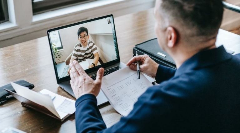 How Online Education can support to adapt Fourth Industrial Revolution?