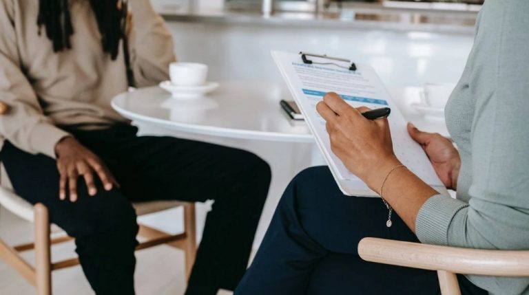 What are the Key Skills for Administrative Assistant Jobs?