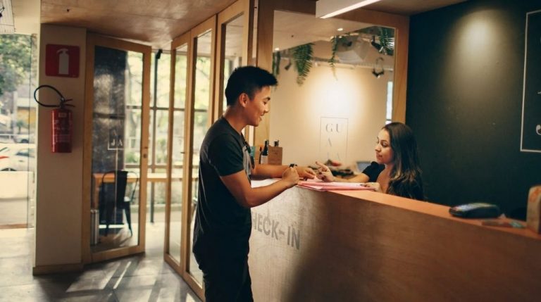 5 Key Skills for Receptionist Jobs in 2025 [Updated]