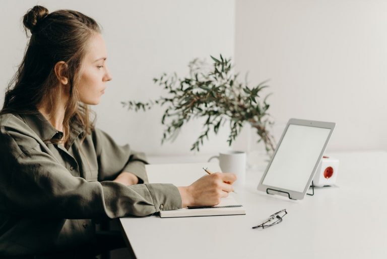 5 Productivity Tips for Individuals Who Need to Balance Work and Studies
