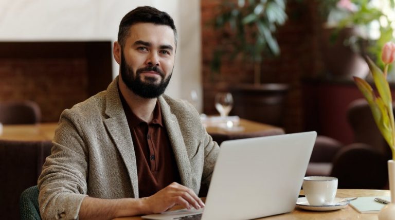 Who is a Data Analyst? Key Responsibilities, Skills & Salary 2025
