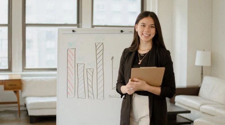 Who is a Data Engineer? Key Responsibilities, Skills & Salary 2025