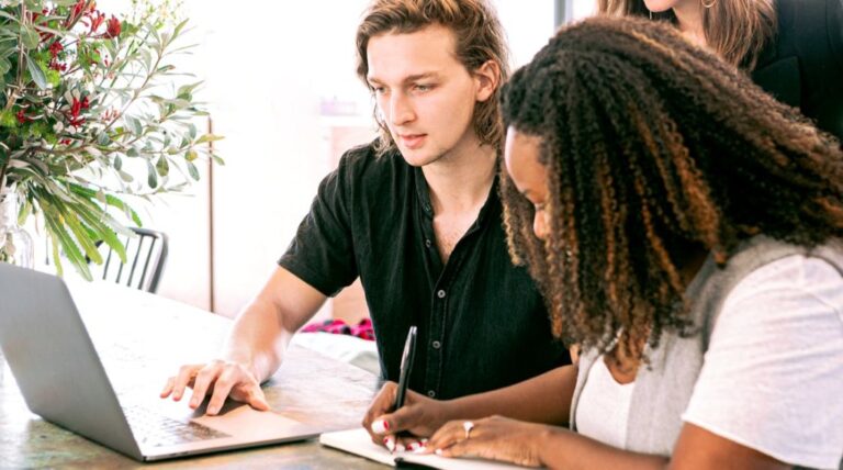 Digital Marketer: Key Responsibilities, Skills & Salary