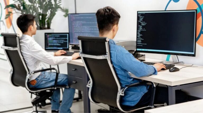 Software Engineer: Key Responsibilities, Qualification, Skills & Salary