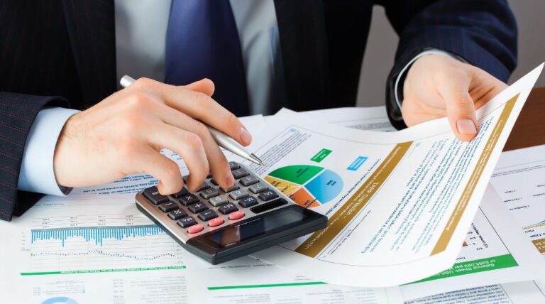 Bookkeeper: Key Responsibilities, Skills, Salary 2025