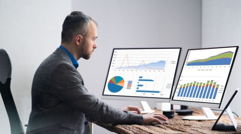 Financial Analyst: Key Responsiblities, Skills & Salary