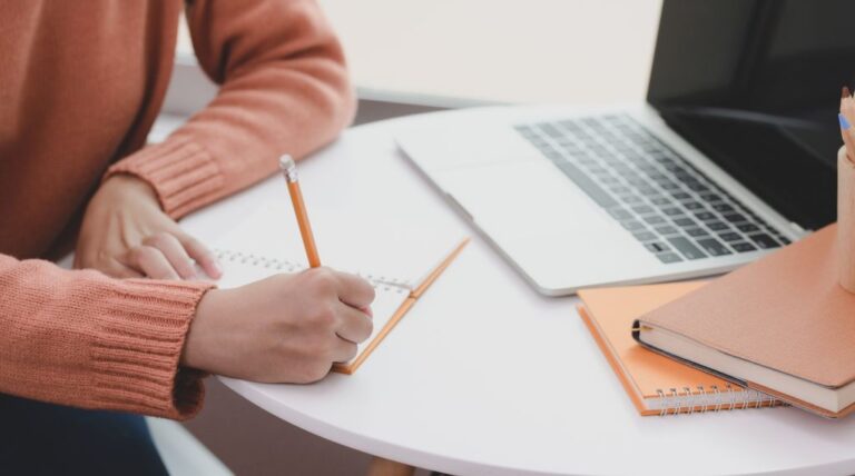 9 Best + Free Creative Writing Courses with Certificates